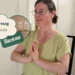 krankenkassen-zertifiziertes Yoga auf dem Stuhl in Magdeburg Buckau